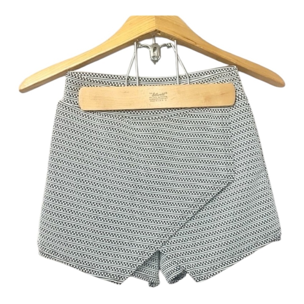 Boohoo Petites Black & Cream Pattern Envelope Pull On Skort Size 1